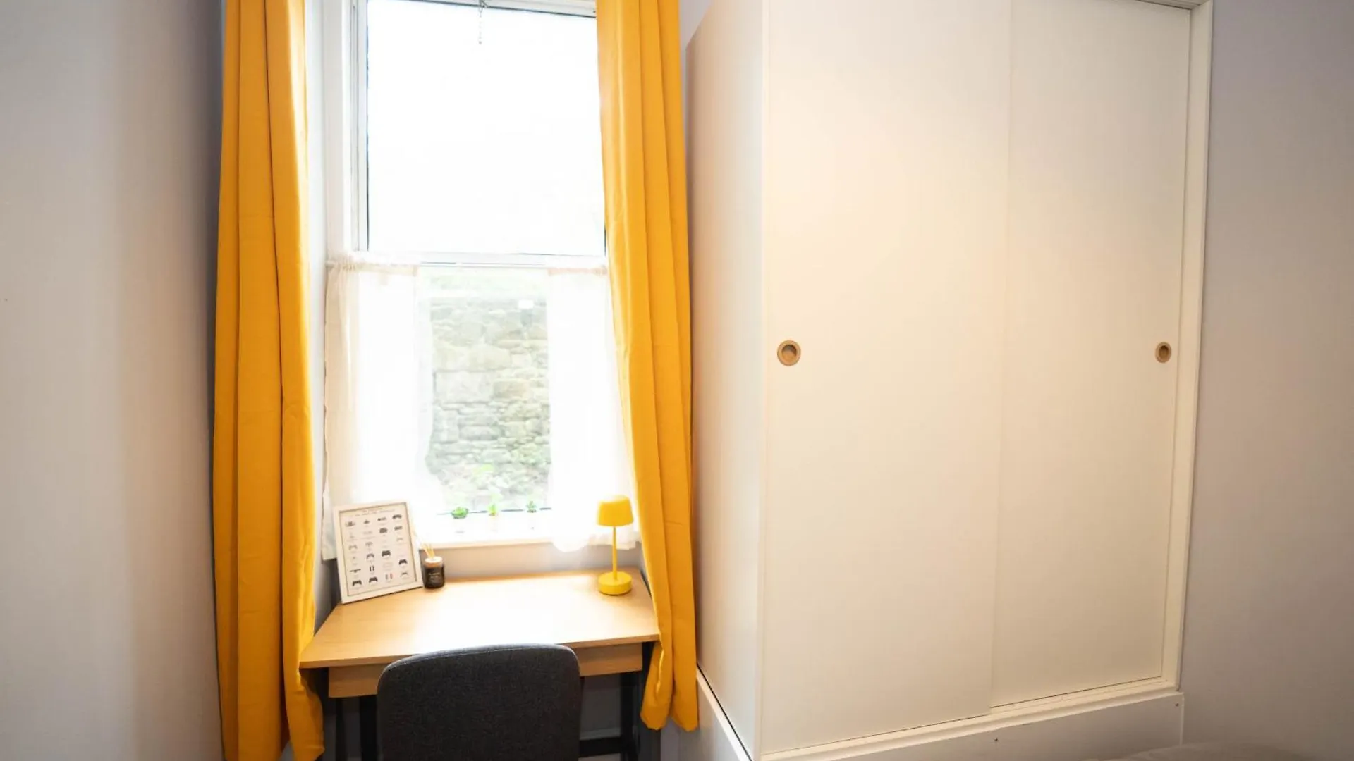 Stylish Apartment In Edinburgh 5 Beds 3 Bedrooms